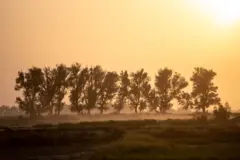 د اقلیمي بدلون له کبله افغانستان کې یا سختې وچکالۍ راځي یا بیا له اټکله زیات اورښتونه کېږي. ارشیف تصویر