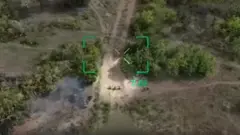 Українські військові здаються в полон 