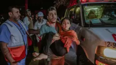 খান ইউনিস শহরের পশ্চিমাঞ্চলে একটি আবাসিক এলাকায় ইসরায়েলি বিমান হামলায় অনেক নারী ও শিশু হতাহত হয় (২২শে অক্টোবর, ২০২৩)