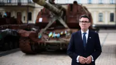 Энди Бернем