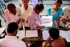 मतदारयादीत चुका आणि गोंधळलेले मतदार; महाराष्ट्रातल्या 'त्या' 5 मतदारसंघांचा ग्राऊंड रिपोर्ट
