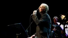 Aute en concierto