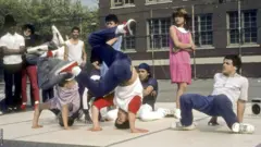 O grupo Rock Steady Crew, apresentando-sezebet bonus voorwaardenNova Yorkzebet bonus voorwaarden1983