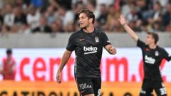 Beşiktaş, Hradec Kralove deplasmanından galip ayrıldı haber görseli