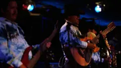 Show de narcorrido na Califórnia em 2001
