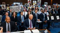 የቦየንግ ኃላፊ ዴቭ ካልሀውን የአሜሪካ ምክር ቤት ቀርበው ማብራሪያ በሰጡበት ወቅት