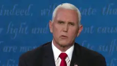 अमेरिकामा उपराष्ट्रपति पदका दुई उम्मेदवारबीच चुनावी बहस भइरहँदा तेस्रो उम्मेदवार पनि यसरी सहभागी भयो।