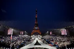 Lễ khai mạc Olympic thắp sáng Paris theo phong cách độc đáo