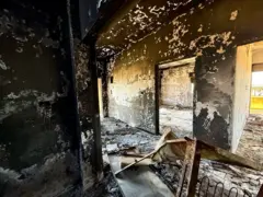 صورة لمنازل تعرضت للحرق والتخريب في السويداء.