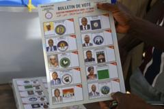 Vue générale d'un bulletin de vote à N'Djamena le 6 mai 2024 lors de l'élection présidentielle au Tchad.