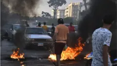 بنانيون يحتجون في بيروت على تردي مستوى المعيشة