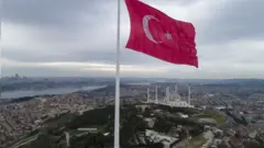 يعتقد أن أوزير سافر جوا إلى ألبانيا يوم الثلاثاء
