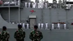 অস্ট্রেলিয়ার নৌবাহিনী এখন থেকে তাদের অঞ্চলে তৎপরতা বাড়াবে। নতুন অনেক অস্ত্র কিনবে