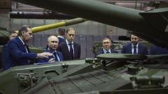 Putin visitando fábrica de tanques nos Montes Urais