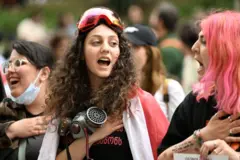 Gürcü kadınlar protesto ediyor