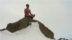 ရေခဲနဲ့ ရေချိုးတဲ့ အာရှရေခဲလူသား