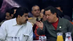 صورة تجمع تشافيز ومادورو الذي كان وزير خارجيته. 2010
