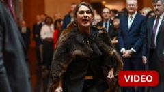 அரசர் சார்ல்ஸுக்கு எதிராக கோஷமிட்ட ஆஸ்திரேலிய பெண் எம்.பி