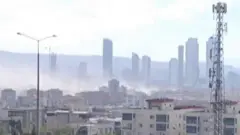 گرد و خاک ناشی از تخریب بالای ساختمان ها