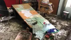 বিস্ফোরণের পরে থানার একটি কক্ষের চিত্র