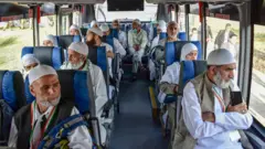 केंद्र सरकार ने ख़त्म किया हज का 'वीआईपी कोटा'