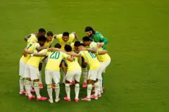Seleção brasileira durante jogo contra a Escócia na fase de grupos