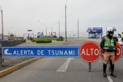 Cartel de alerta de tsunami en Perú