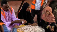 مساعدات غذائية