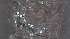 
ઈરાનના પરમાણુ સંયત્રો ઉપર ઇઝરાયલના હવાઈહુમલા, વિશ્વ અને પર્યાવરણને શું અસર થાય ? આઈએઈએ, પરમાણુ સંવર્ધન એટલે શું ? યુરેનિયમ 235, યુરેનિયમ 238, બીબીસી ગુજરાતી સાથે સમજો
