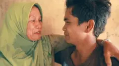 أم تعثر على ابنها بعد 15 عاما بمساعدة بي بي سي