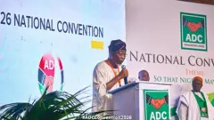 Ọgbẹni Rauf Aregbesola , Akọwe apapọ ADC ti kootu yọ kuro ree lasiko to n sọrọ nibi ipade ẹgbẹ naa ti wọn pe ni ADC Convention 2026 