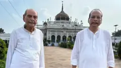 ஃபயாஸ் அலி கான், ஷிகோ ஆசாத், ஓய்வூதியம், அவத், நவாப் முகமது அலி ஷா