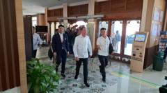 jokowi-diperiksa-di-polresta-solo-bawa-ijazah-sd-sampai-kuliah-apa-perkembangan-terbaru-polemik-keaslian-ijazahnya