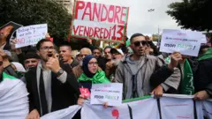 Des manifestants en Algérie opposés à l'élection présidentielle du 12 décembre