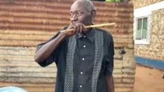 Albert Gaparata yavuye mu Burundi mu 1959 afise imyaka umunani, yamuka muri komine Mpinga - Kayove mu ntara ya Rutana