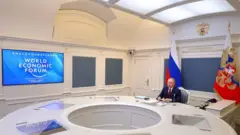 Владимир Путин подключился к форуму в Давосе по видеосвязи