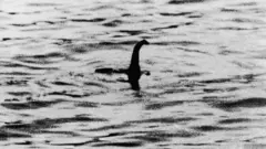 Gambar monster paling terkenal muncul pada tahun 1934 di puncak kegilaan Nessie, namun foto tersebut kemudian terungkap sebagai tipuan.
