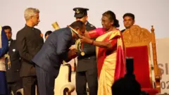 ኢትዮጵያ ውስጥ ለሰሯቸው ስራዎች ከሕንድ መንግሥት ከፍተኛ የተባለውን ሽልማት የተቀበሉት የወለጋ ዩኒቨርስቲው ዶ/ር ካናን