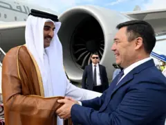 Кыргызстандын президенти Садыр Жапаров менен Катар эмири Шейх Тамим бин Хамад Аль Тани