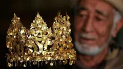 د باختري خزانې اړوند یو تاج