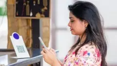 کیو آر کوڈ کے ذریعے ادائیگی