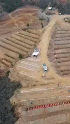 Un cementerio de emergencia construido en La Guaira