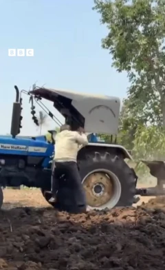 டிராக்டரில் சாகச முயற்சி - சக்கரத்தில் சிக்கி விபத்து