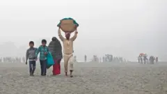 Smoggy morning in New Delhi