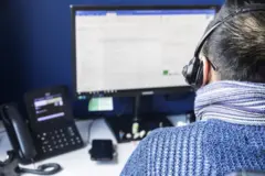 ኣብ ቅድሚ ኮምፒዩተር ኰፍ ዝበለ ሰብኣይ