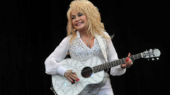 بارتون أدت الأغنية كجزء من مجموعة غلاستونبري الشهيرة في عام 2014