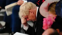 O premiê Boris Johnson durante os festejos pelo Jubileugrupo telegram apostas desportivasPlatina da rainha Elizabeth 2ª