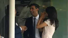Rishi Sunak iyo xaaskiisa Akshata Murty