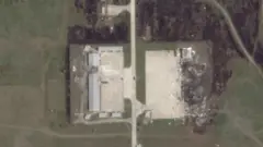 ロシアのドローン倉庫が破壊されたことを示すとされる衛星画像