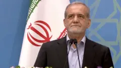پزشکیان در پاسخ به اعتراض دانشجوی بسیجی: «چپ،‌ راست، مذهبی یا غیرمذهبی اگر حرف درست بیاورد،‌ ما می‌پذیریم.»